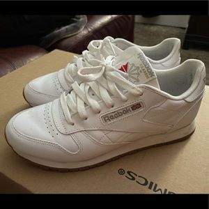 Reebok CL sneaker
